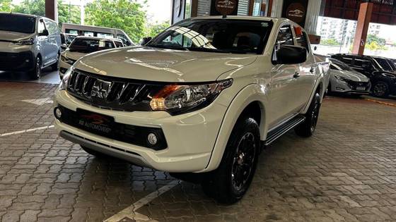 MITSUBISHI L200 TRITON 2.4 16V TURBO DIESEL SPORT GLS CD 4P 4X4 AUTOMÁTICO